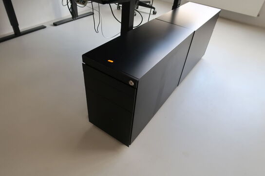 El. hæve/sænke skrivebord uden indhold samt skuffemodul