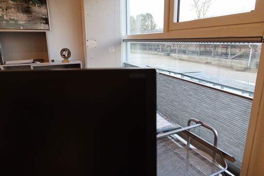 2 stk. computerskærme SAMSUNG S24E450, dockingstation LENOVO Thinkpad, tastatur