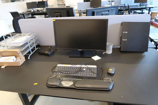 Computerskærm SAMSUNG S24E450, dockingstation LENOVO Thinkpad, tastatur, rollermouse