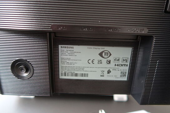 2 stk. computerskærme SAMSUNG F24T452FQR, dockingstation DELL, tastatur