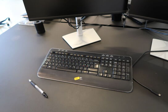 2 stk. computerskærme DELL P2422H med tastatur og mus