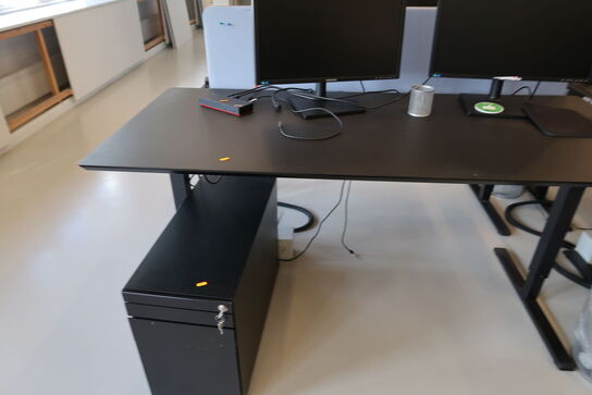 El. hæve/sænke skrivebord uden indhold med skuffemodul