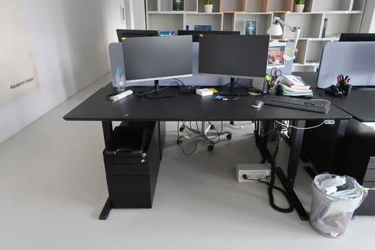 El. hæve/sænke skrivebord uden indhold med afskærmning samt skuffemodul