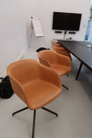 4 stk. mødestole MUUTO Fiber Chair Swivel