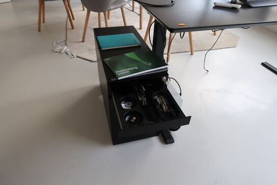 El. hæve/sænke skrivebord uden indhold samt skuffemodul