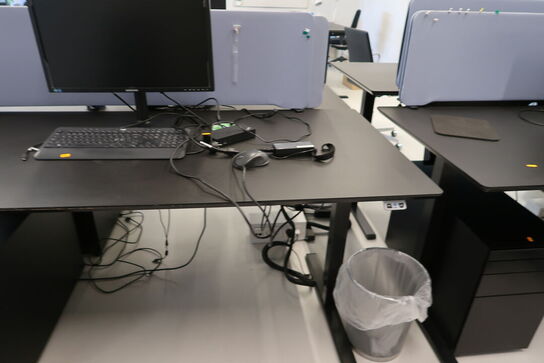 El. hæve/sænke skrivebord uden indhold med afskærmning samt skuffemodul