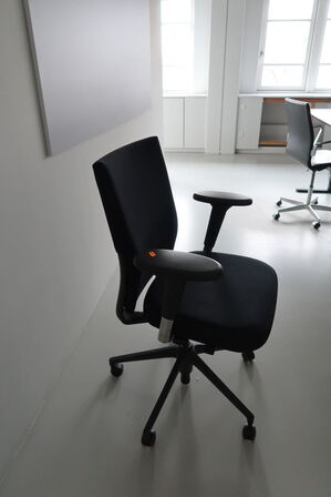 Kontorstol VITRA ID Mesh af Antonio Citterio