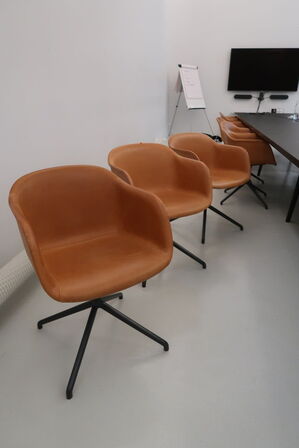 6 stk. mødestole MUUTO Fiber Chair Swivel