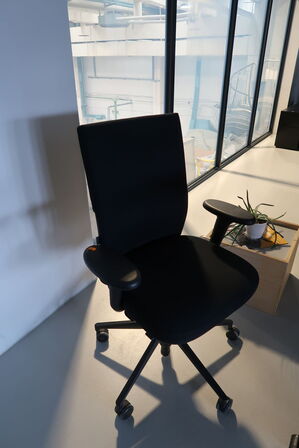 Kontorstol VITRA ID Mesh af Antonio Citterio