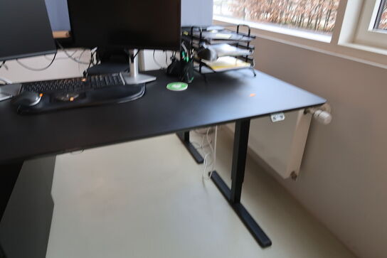 El. hæve/sænke skrivebord uden indhold samt skuffemodul