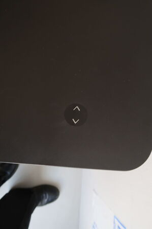 El. hæve/sænke skrivebord uden indhold samt skuffemodul