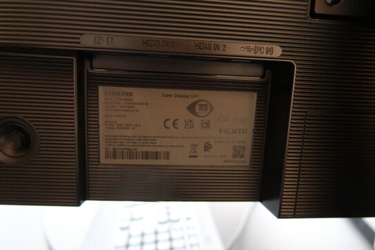 2 stk. computerskærme SAMSUNG F24T450FQR, dockingstation DELL, tastatur, mus