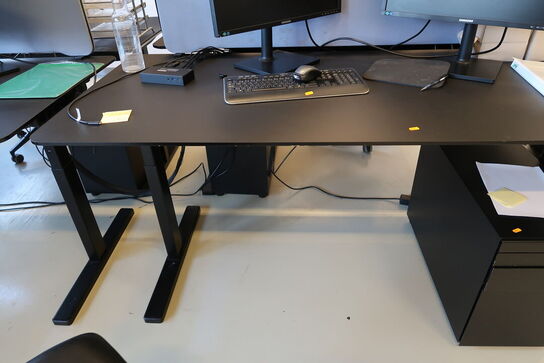 El. hæve/sænke skrivebord PAUSTIAN med afskærmning uden indhold samt skuffemodul