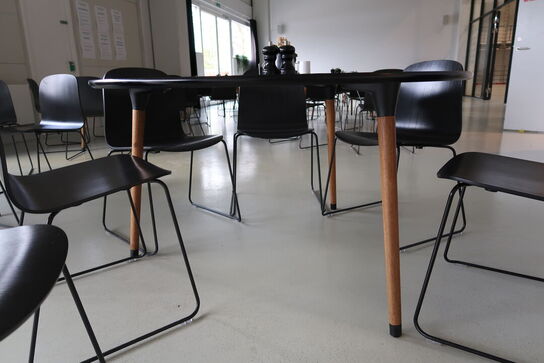 Mødebord PAUSTIAN med 6 stk. mødestole MUUTO