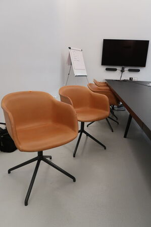 4 stk. mødestole MUUTO Fiber Chair Swivel