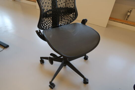 Kontorstol HERMAN MILLER Mirra 2