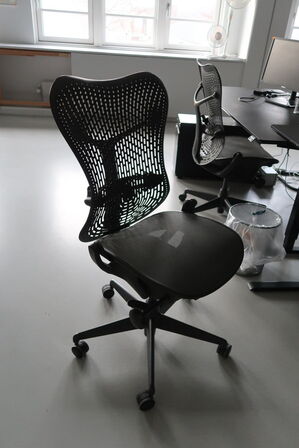 Kontorstol HERMAN MILLER Mirra 2