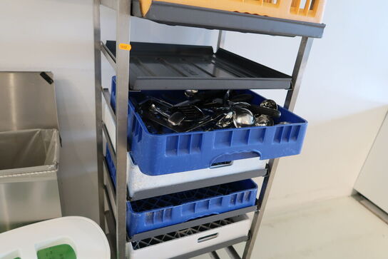 Stikvogn med div. Opvaskebakker med indhold