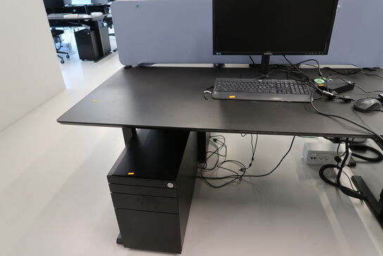 El. hæve/sænke skrivebord uden indhold med afskærmning samt skuffemodul