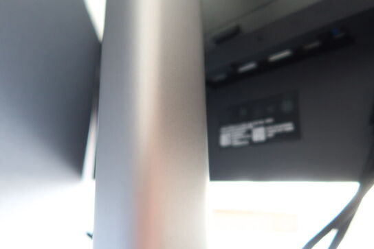 2 stk. computerskærme DELL P2422HE, tastatur, mus