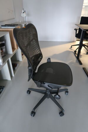 Kontorstol HERMAN MILLER Mirra 2
