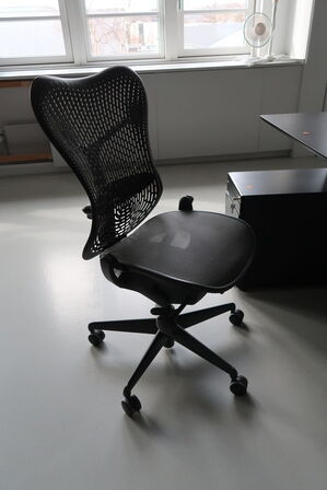 Kontorstol HERMAN MILLER Mirra 2