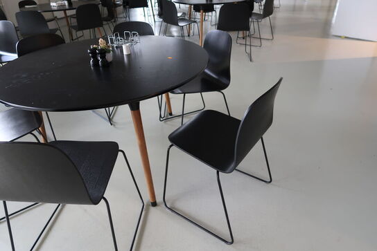 Mødebord PAUSTIAN med 6 stk. mødestole MUUTO