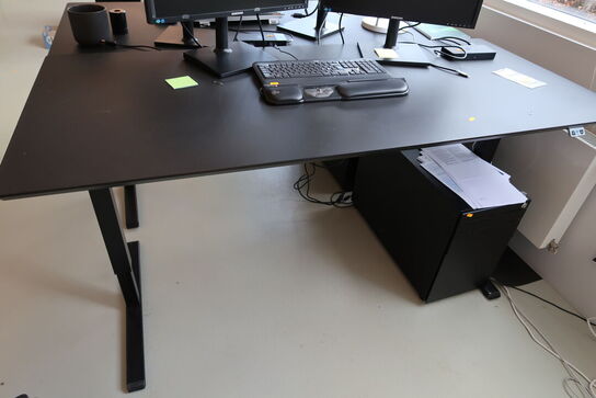 El. hæve/sænke skrivebord uden indhold samt skuffemodul