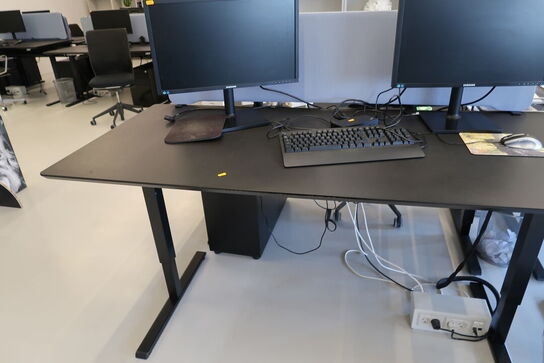 El. hæve/sænke skrivebord uden indhold med afskærmning samt skuffemodul