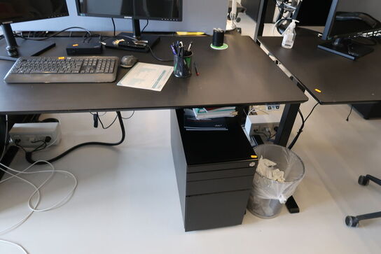 El. hæve/sænke skrivebord uden indhold med skuffemodul