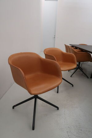 4 stk. mødestole MUUTO Fiber Chair Swivel