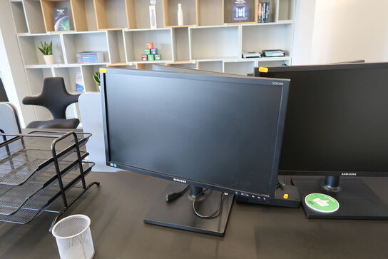 2 stk. computerskærme SAMSUNG S23C450, dockingstation DELL, tastatur