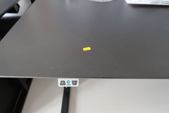 El. hæve/sænke skrivebord uden indhold med skuffemodul