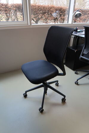 Kontorstol VITRA ID Mesh af Antonio Citterio