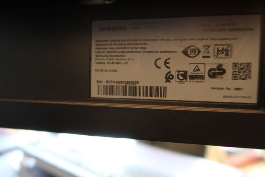 2 stk. computerskærme SAMSUNG S24E450, dockingstation LENOVO Thinkpad, tastatur