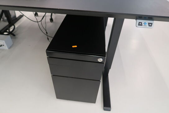 El. hæve/sænke skrivebord uden indhold med afskærmning samt skuffemodul