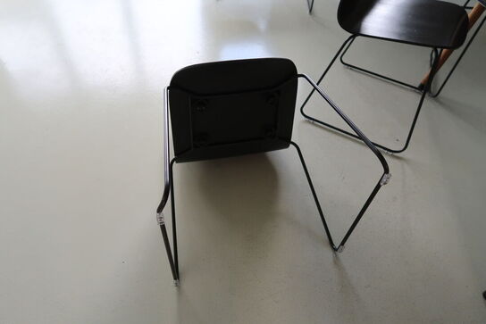 Mødebord PAUSTIAN med 6 stk. mødestole MUUTO