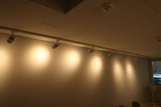 Skinne med 11 stk. LED-spots SUNFLUX 35W Track Light