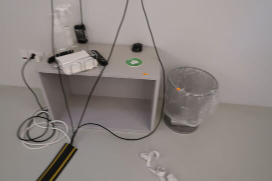 Reol MUUTO Stacked samt whiteboard