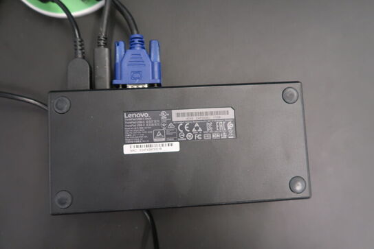 Computerskærm SAMSUNG, dockingstation LENOVO ThinkPad, tastatur, mus