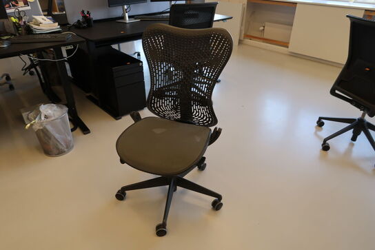 Kontorstol HERMAN MILLER Mirra 2