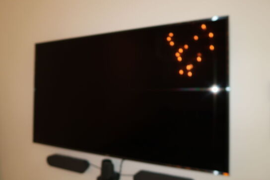 Fjernsyn SAMSUNG UE75JU7005 med fjernbetjening