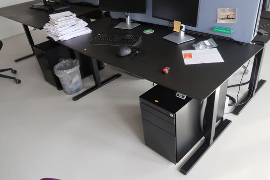 El. hæve/sænke skrivebord uden indhold med afskærmning samt skuffemodul