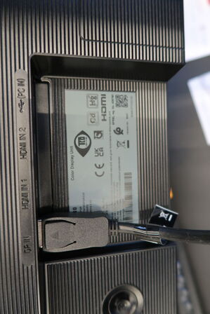 2 stk. computerskærme SAMSUNG S24E450 m.fl. tastatur, dockingstation LENOVO