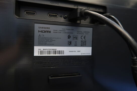 Computerskærm SAMSUNG U28E590D, dockingstation LENOVO Thinkpad, tastatur, mus