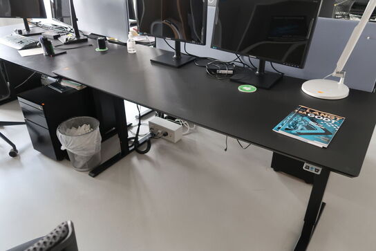 El. hæve/sænke skrivebord uden indhold med skuffemodul