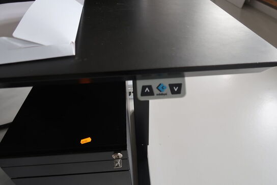 El. hæve/sænke skrivebord uden indhold med afskærmning samt skuffemodul