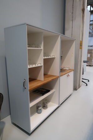 2 stk. sammenfoldelige køkkenmoduler på hjul, med vanddispenser, tappehaner m.m.