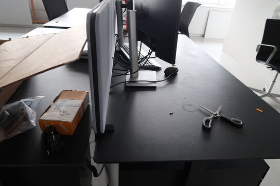 El. hæve/sænke skrivebord uden indhold med afskærmning samt skuffemodul