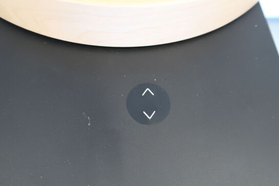 El. hæve/sænke skrivebord PAUSTIAN med afskærmning